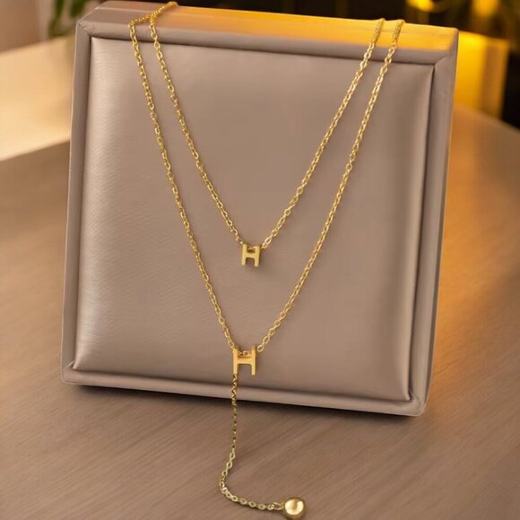 18K Gold Plated Stainless Steel H Pendant Necklace - Picture 4 of 4